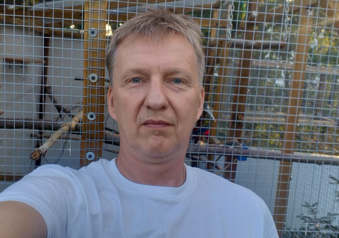 Sklep dla papug. Hodowca